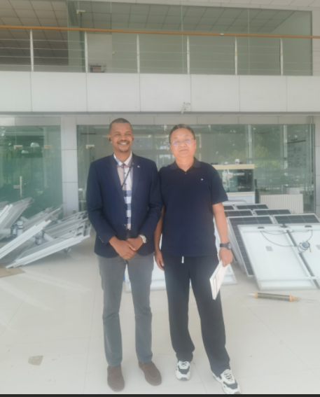 坦桑尼亞友人訪(fǎng)問(wèn)藍(lán)海陽(yáng)光公司，就繼續(xù)深化擴(kuò)大海外市場(chǎng)進(jìn)行交流合作